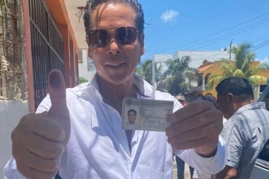 Emite su voto Roberto Palazuelos en Tulum; esperará en Cancún resultados